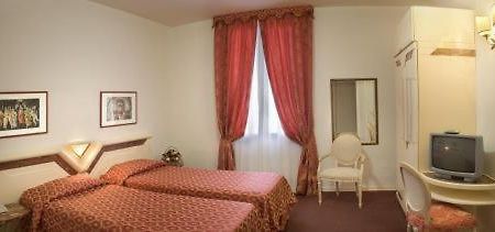 Hotel Metropole Montecatini Terme Szoba fotó